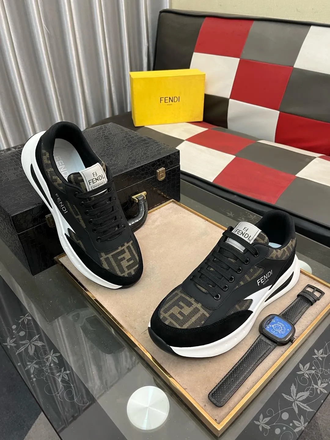Men's Men's Shoes💰440⌚️⌚️[fendi] Fendi's classic and comfortable men's, this complex sneaker is made of soft calfskin➕genuine leather lining➕original ultra-light rubber material with rough outsole. This unique light style is suitable for the casual and refined sensibility of this season. It is comfortable and natural on the feet. It is an everyday style for casual travel in autumn and winter! 38−443️⃣colors available